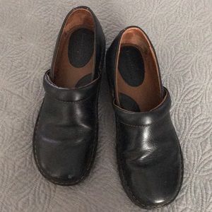 Browns Landing black slip on shoes